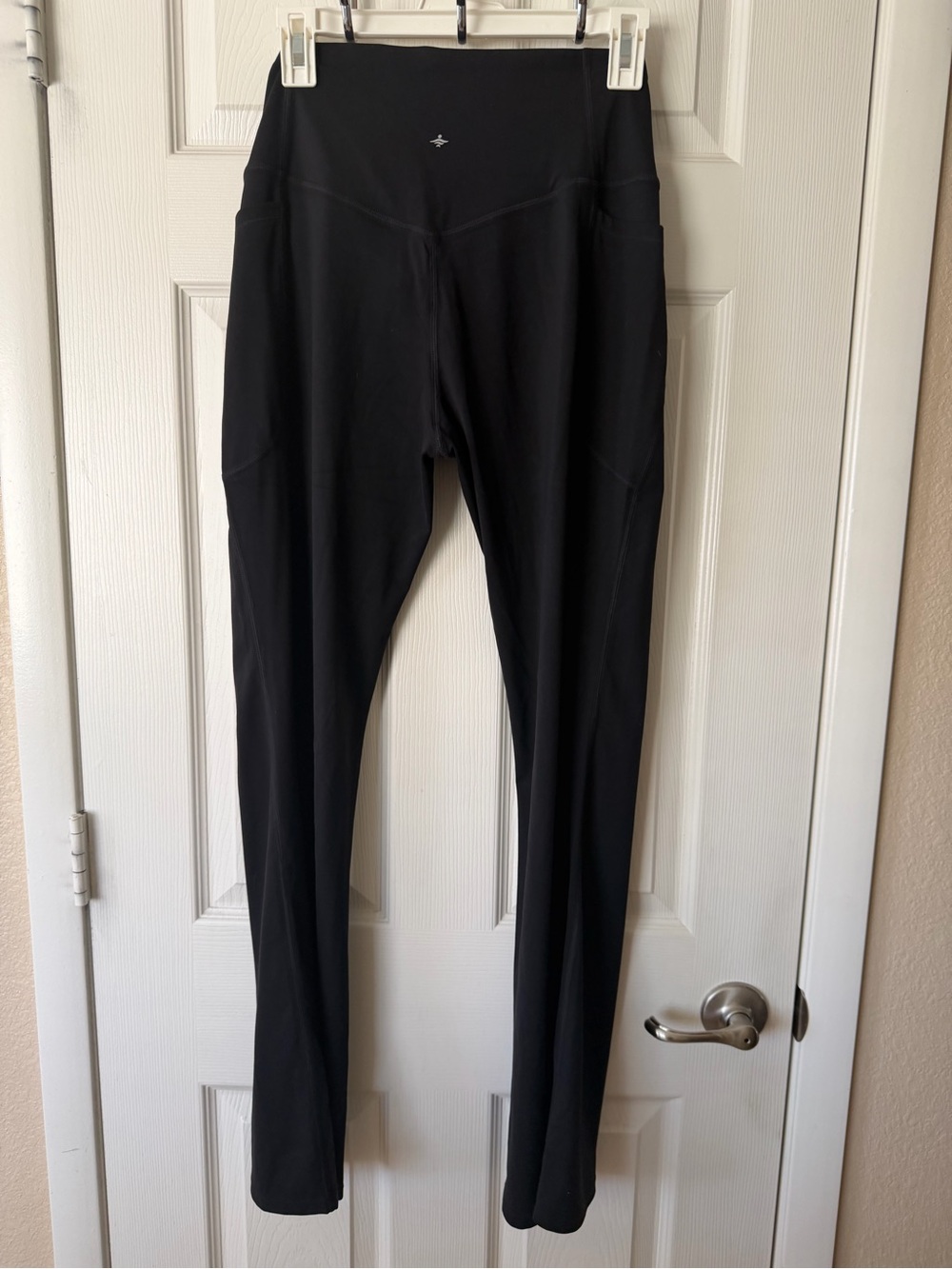HALARA Black High-Waist Flare Leggings with Side Pocket - Picture 4 of 4